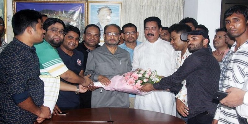 জিএম কাদেরকে শুভেচ্ছা জানাতে বনানীর জাতীয় পার্টি কার্যালয়ে জাতীয় ছাত্রসমাজ॥