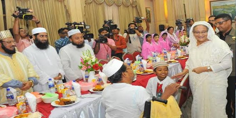 এতিমদের সঙ্গে ইফতার করলেন প্রধানমন্ত্রী