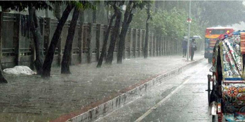 ভ্যাপসা গরমের মধ্যে রাজধানীসহ বিভিন্ন অঞ্চলে স্বস্তির বৃষ্টি॥