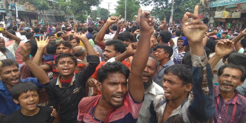 সড়ক অবরোধ করে রিকশাচালকদের বিক্ষোভ॥
