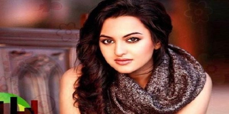 পাত্র খুঁজছেন বলিউডের জনপ্রিয় অভিনেত্রী সোনাক্ষী!