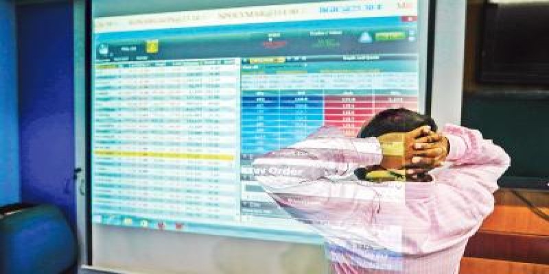 শেয়ারবাজারে লাগামহীন দরপতন॥ ১৫দিনেই ২৭০০০ কোটি টাকা উধাও ১৫