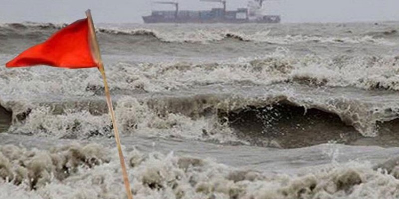চার সমুদ্রবন্দরে ৩ নম্বর স্থানীয় সতর্ক সংকেত।।