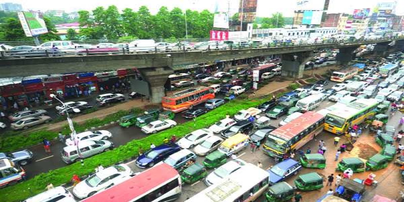 রাজধানীর ট্রাফিক জ্যাম নিত্যযাত্রীর কাছে এক মুর্তিমান আতঙ্কের নাম॥      