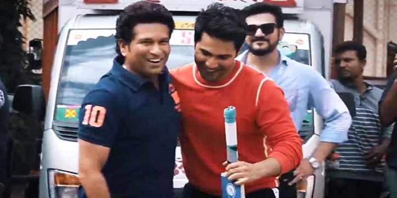 বলিউড তারকাদের সঙ্গে গলির ক্রিকেট খেললেন শচীন তেন্ডুলকার॥