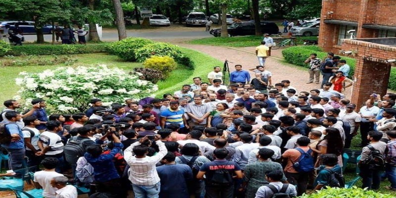 শর্তসাপেক্ষে আলোচনায় জাবির আন্দোলনকারীরা