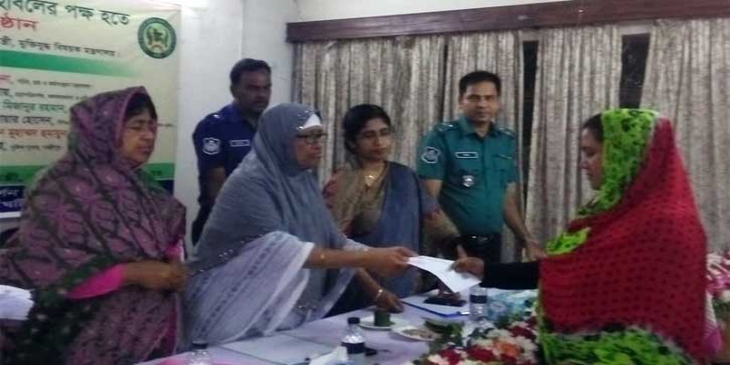 ডে-কেয়ার সেন্টার নিশ্চিত করার নির্দেশ দিলেন শ্রম প্রতিমন্ত্রী॥