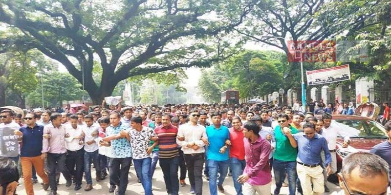 ঢাবিতে ছাত্রদলের বিক্ষোভ॥ ছাত্রলীগের পাল্টা স্লোগান   