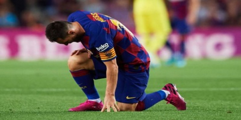 চোটে অনির্দিষ্টকালের জন্য মাঠের বাইরে মেসি॥