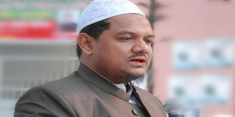 দুর্নীতিবাজদের কবলে পড়েছে দেশ বললেন চরমোনাই পীর !!