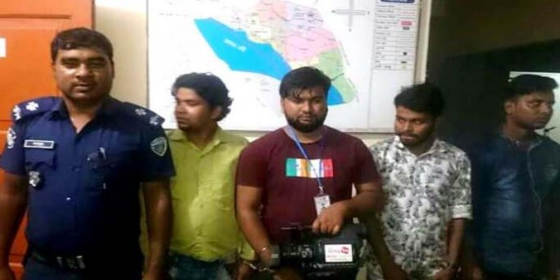লক্ষ্মীপুরে ভুয়া সাংবাদিকসহ আটক ৪ !!