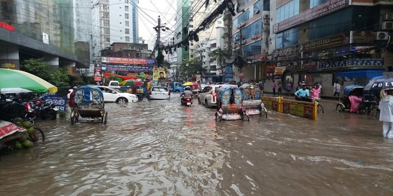 ভারী বর্ষণের কবলে সারাদেশ॥ নদীবন্দরে ১ নম্বর সংকেত