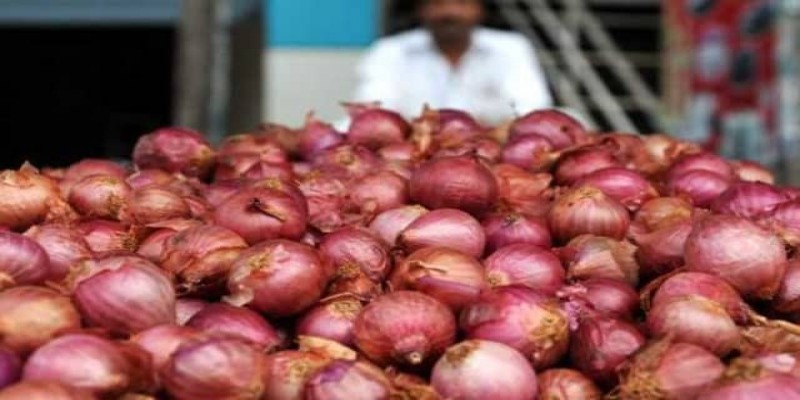 রাজধানীর বাজারে পেঁয়াজ বিক্রিতে বাড়তি দাম নিলেই কঠোর ব্যবস্থা ॥ মেয়র সাঈদ খোকন