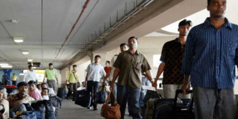 সৌদি থেকে ফিরলেন আরও ১২০ বাংলাদেশি ।।