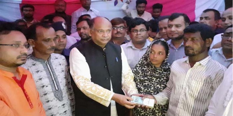 ট্রেন দুর্ঘটনায় নিহত আপেলের পরিবারে একজন রেলে চাকরি পাবে ।। রেলমন্ত্রী সুজন