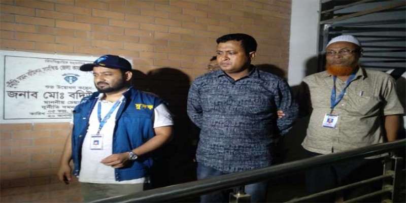 যশোরে ঘুষের টাকাসহ সাব-রেজিস্ট্রির কর্মচারী আটক॥   