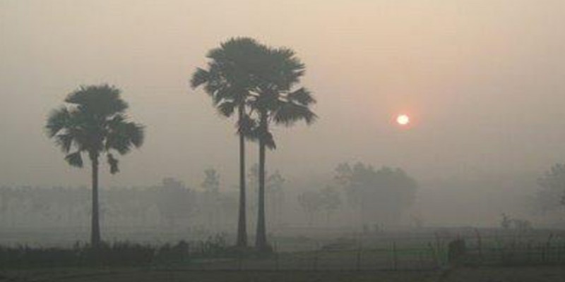 কুয়াশার ঠান্ডা ভাবে আগাম শীত এলো দেশের উত্তরাঞ্চলে ।।