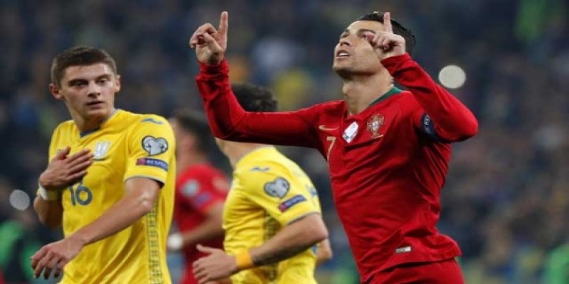 ফুটবল ।। রোনালদোর ৭০০ ছোঁয়ার ম্যাচে পর্তুগালের হার