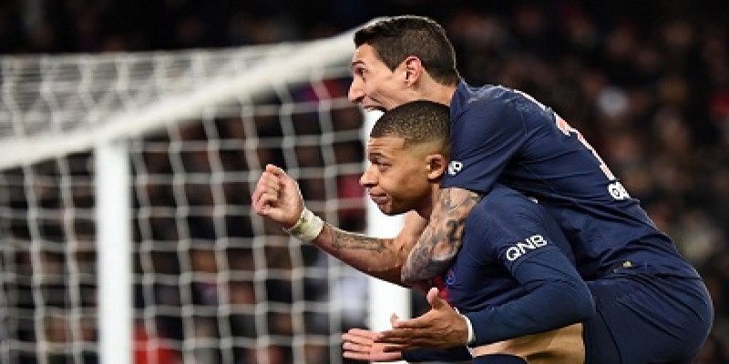 ফুটবল ।। ডি মারিয়ার জোড়া গোলে পিএসজির দুর্দান্ত জয়