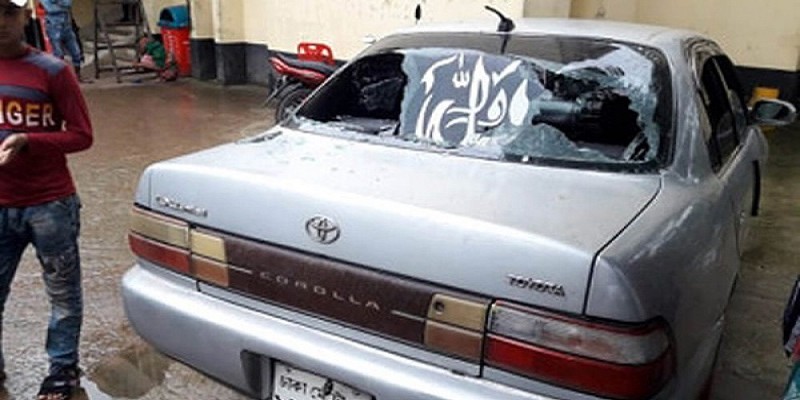 হবিগঞ্জে পুলিশের অনুষ্ঠানে চেয়ারে বসা নিয়ে ছাত্রলীগের দু’গ্রুপের সংঘর্ষ॥গাড়ি ভাঙচুর