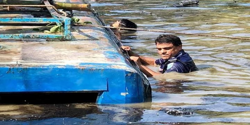 শরিয়তপুরের ডামুড্যায় বাস খাদে॥নিহত ৩