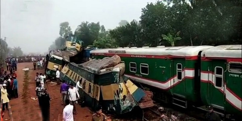 বি. বাড়িয়ায় ট্রেন দূর্ঘটনার জন্য তূর্ণা নিশিথা’র লোকোমাস্টার-গার্ড দায়ী॥রেলমন্ত্রী