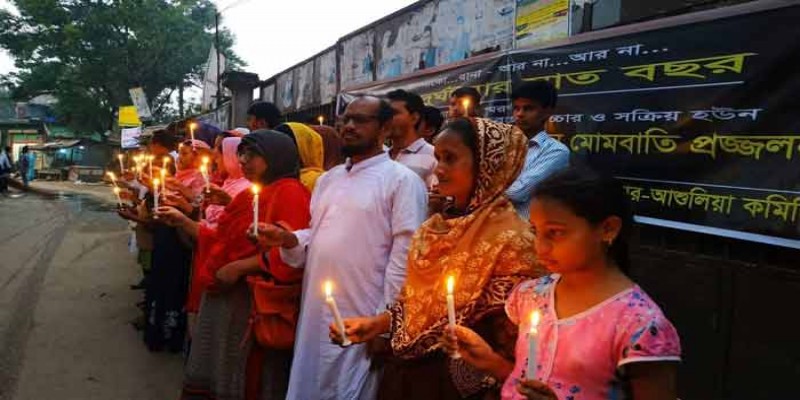 তাজরীন ট্র্যাজেডি ॥ নিহত শ্রমিকদের স্মরণে মোমবাতি প্রজ্জ্বলন