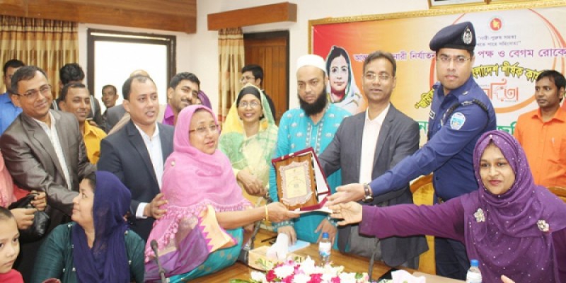 নারী নির্যাতন প্রতিরোধে সম্মাননা পেলেন চাঁদপুরের ৫ জয়িতা॥
