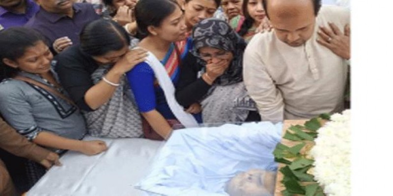কেন্দ্রীয় শহীদ মিনারে মুক্তিযাদ্ধা অধ্যাপক অজয় রায়কে গার্ড অব অনার প্রদান॥