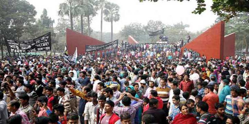 মিরপুর শহীদ বুদ্ধিজীবী সৌধে জনতার ঢল ।।