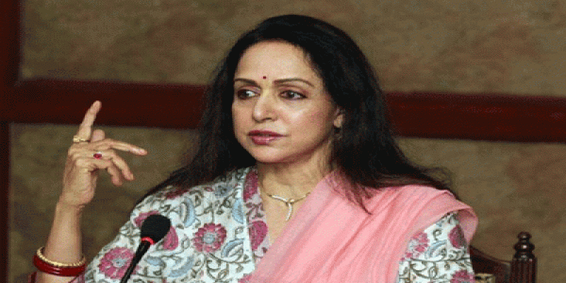 সত্তর বছর বয়সেও প্রেম করছেন বলিউড অভিনেত্রী হেমা মালিনী॥