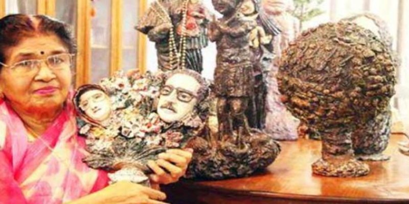 পলিথিন পুড়িয়ে বঙ্গবন্ধুর ভাস্কর্য বানালেন এমিলিয়া॥