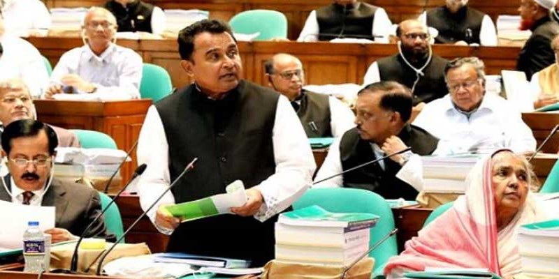 জাতীয় সংসদে বিল পাসের সময় তীব্র বিরোধিতার মুখে অর্থমন্ত্রী॥