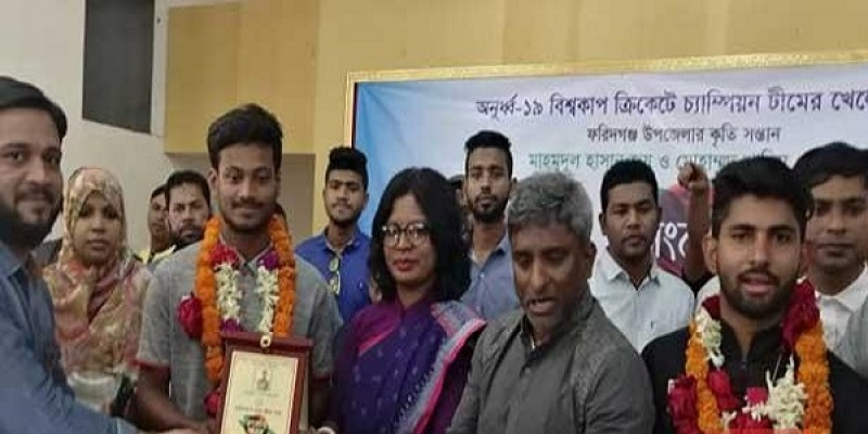 বাংলাদেশ যুব ক্রিকেটের দুই খেলোয়াড়কে বীরোচিত সংবর্ধনা॥