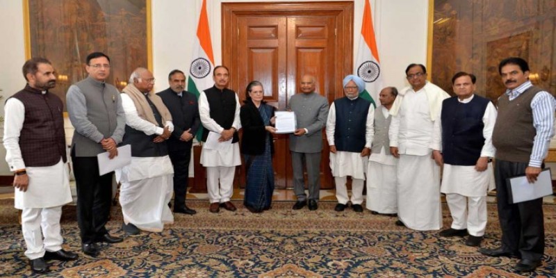 মোদি সরকারকে ‘রাজধর্ম’ পালন করতে বলুন॥ দিল্লি নিয়ে রাষ্ট্রপতির দরবারে সোনিয়া গান্ধী