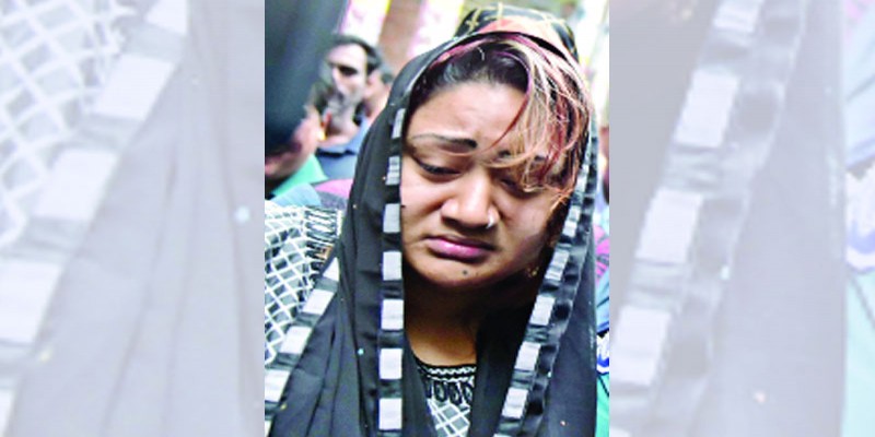 ব্যবসায়ি-আমলা-মন্ত্রী-এমপি-সচিবসহ ৩০ জনের নাম বলেছেন যুবলীগনেত্রী পাপিয়া॥