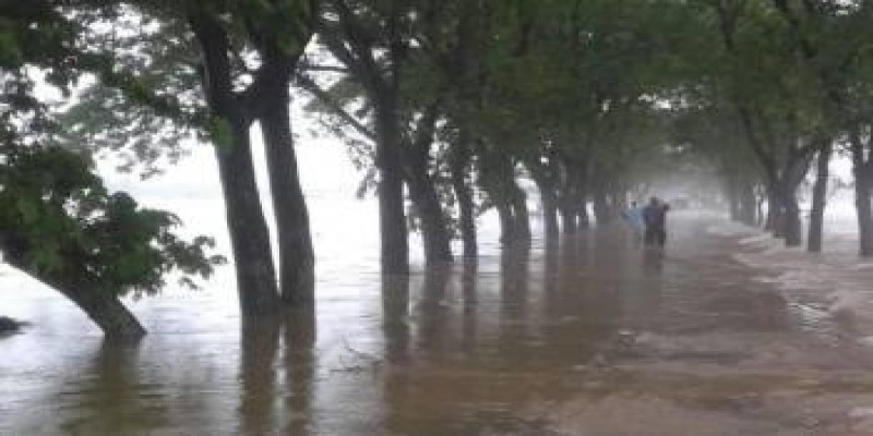 সুনামগঞ্জে পাহাড়ি ঢল॥ সিলেটের গোয়াইনঘাটে বন্যা