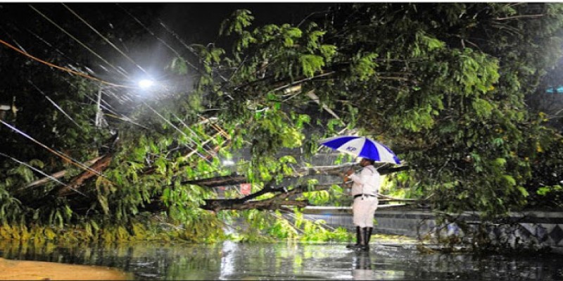 ভারতের পশ্চিমবঙ্গে ফের প্রবল ঝড়॥ নতুন করে ক্ষয়-ক্ষতি-দু'জনের প্রাণহানি   