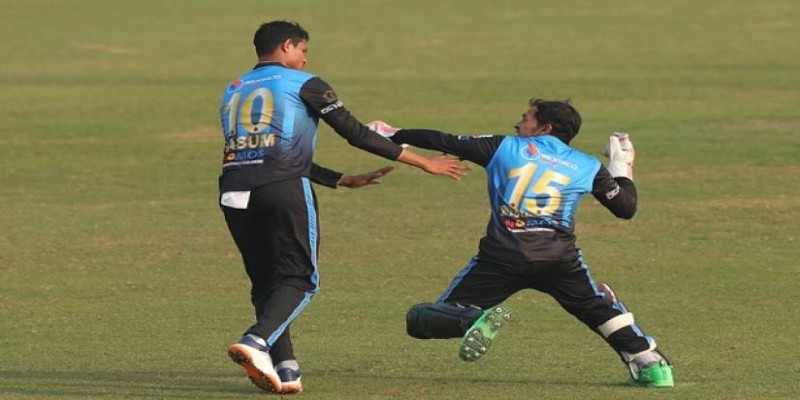 বড় ভাই এবং অধিনায়ক হিসেবে শাসন করতেই পারেন।।নাসুম আহমেদ