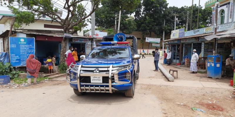 ব্রাজিল-আর্জেন্টিনা খেলা নিয়ে সংঘাত এড়াতে ব্রাহ্মণবাড়িয়ায় পুলিশের মাইকিং॥