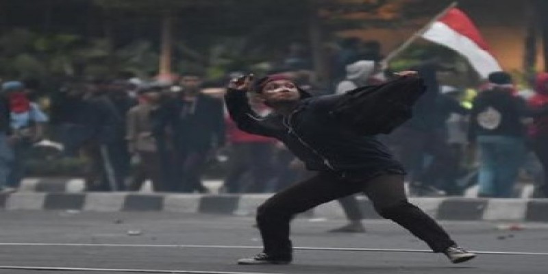 বিক্ষোভ-সংঘর্ষে উত্তাল ইন্দোনেশিয়ার রাজধানী জাকার্তা॥