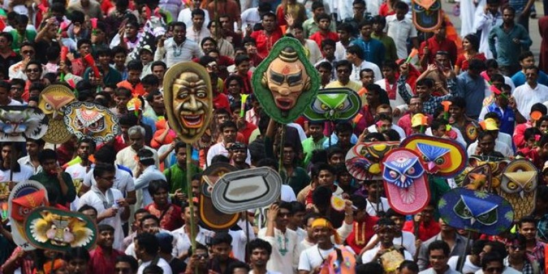 বর্ষবরণের উচ্ছ্বাসে মাতোয়ারা চট্টগ্রামবাসী॥