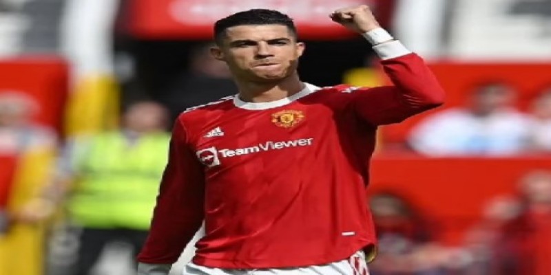 ফুটবল॥ রোনালদোর হ্যাটট্রিকে ম্যানইউর রোমাঞ্চকর জয়