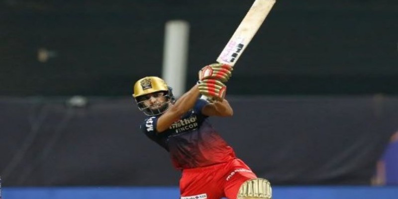 আইপিএল॥ কার্তিক-ম্যাক্সওয়েলের ব্যাটে দিল্লিকে হারাল ব্যাঙ্গালুরু