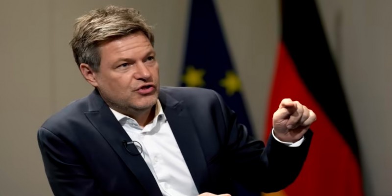 ইউক্রেনকে সামরিক সহায়তা দিতে দেরি হয়েছে।।স্বীকার জার্মানির