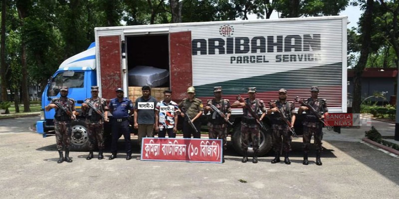 ৬০ লাখ টাকার ভারতীয় পণ্যসহ কাভার্ডভ্যান জব্দ।।। আটক ২