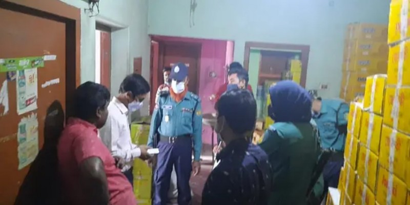 ফটিকছড়িতে ব্যবসায়ীর বাড়িতে মিললো ২৩২৮ লিটার তেল।।