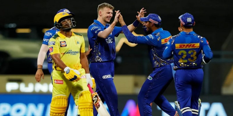 আইপিএল॥ চেন্নাইকে ডোবাল আগেই বিদায় নেওয়া মুম্বাই
