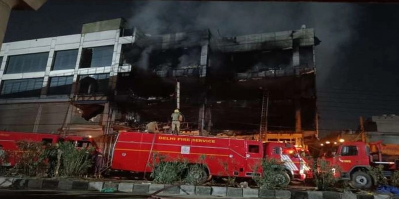 দিল্লিতে একটি বহুতল ভবনে ভয়াবহ আগুন।।নিহত ২৭