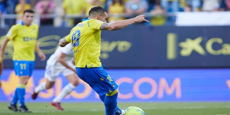 চ্যাম্পিয়ন রিয়ালকে রুখে দিল কাদিস।।